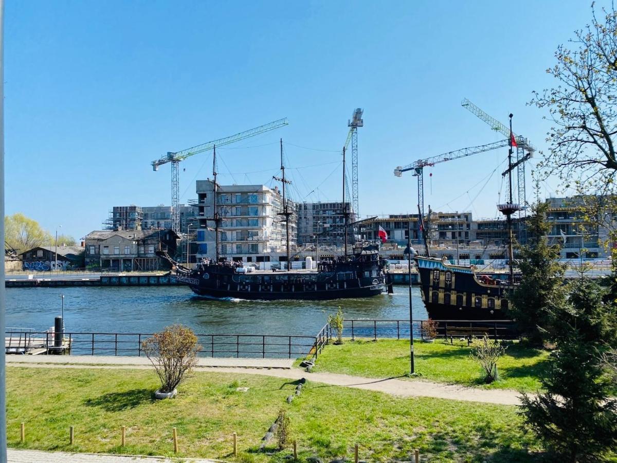 Apartamenty S&S Chlebova Gdansk Z Widokiem Na Rzeke Motlawe, Stare Miasto エクステリア 写真